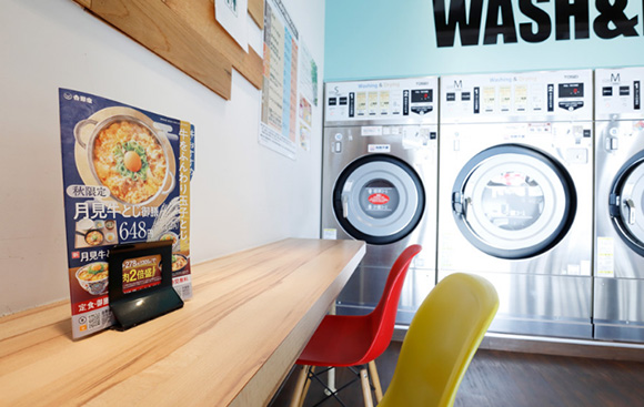 コインランドリー店内
